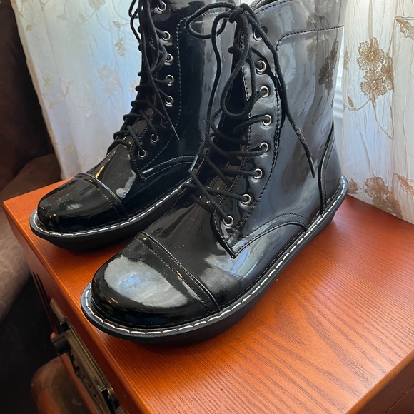 Fuel black patent (man-made) combat boots - NWOT - Picture 1 of 10